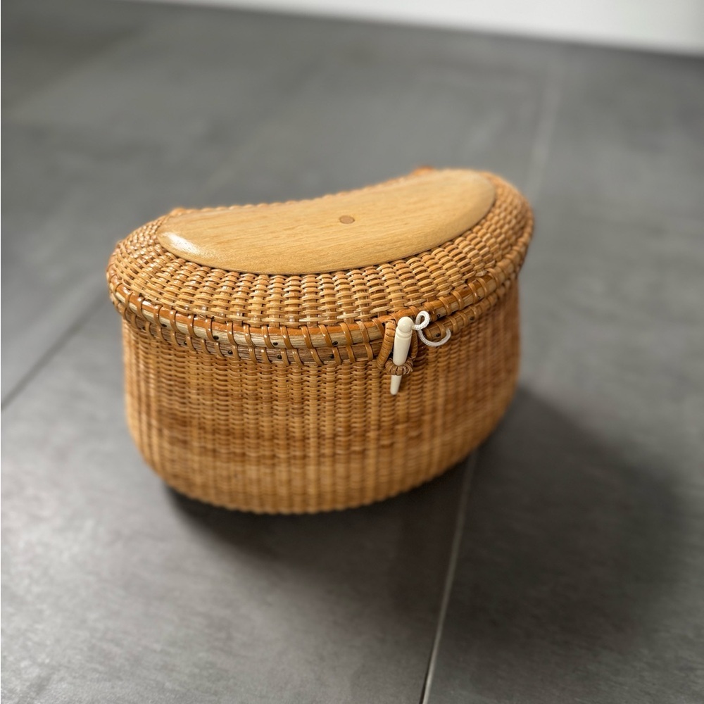 Vermont’s Basketville Rare Limited Edition 178/1200 Creel Nantucket Basket